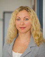 Irina Sapozhkova, Finanzbuchhalterin